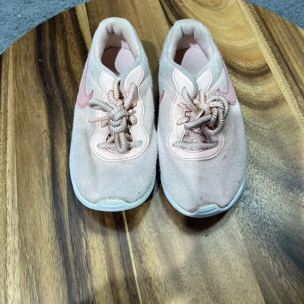 Nike Tanjun Youth Size 11.5C Pink And White Sneakers Shoes‎ Lace Up 859618-603